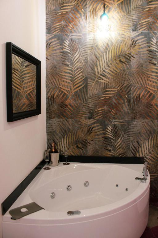A bathroom at Lion Luxury rooms