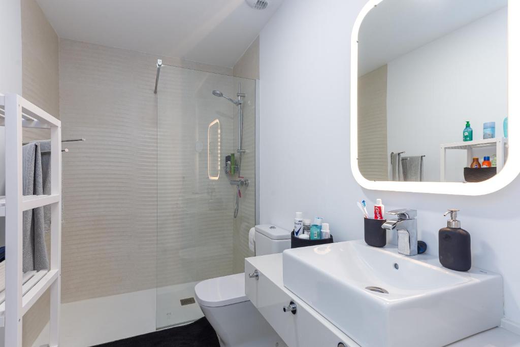 Kúpeľňa v ubytovaní Serenity Collection Appartement 3 chambres Chez Miriam