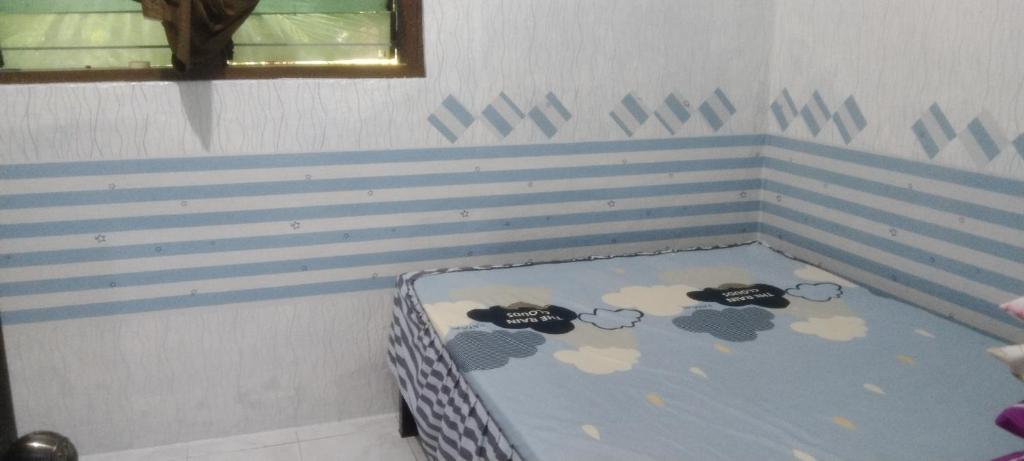 Postel nebo postele na pokoji v ubytování Homestay Buang Sari