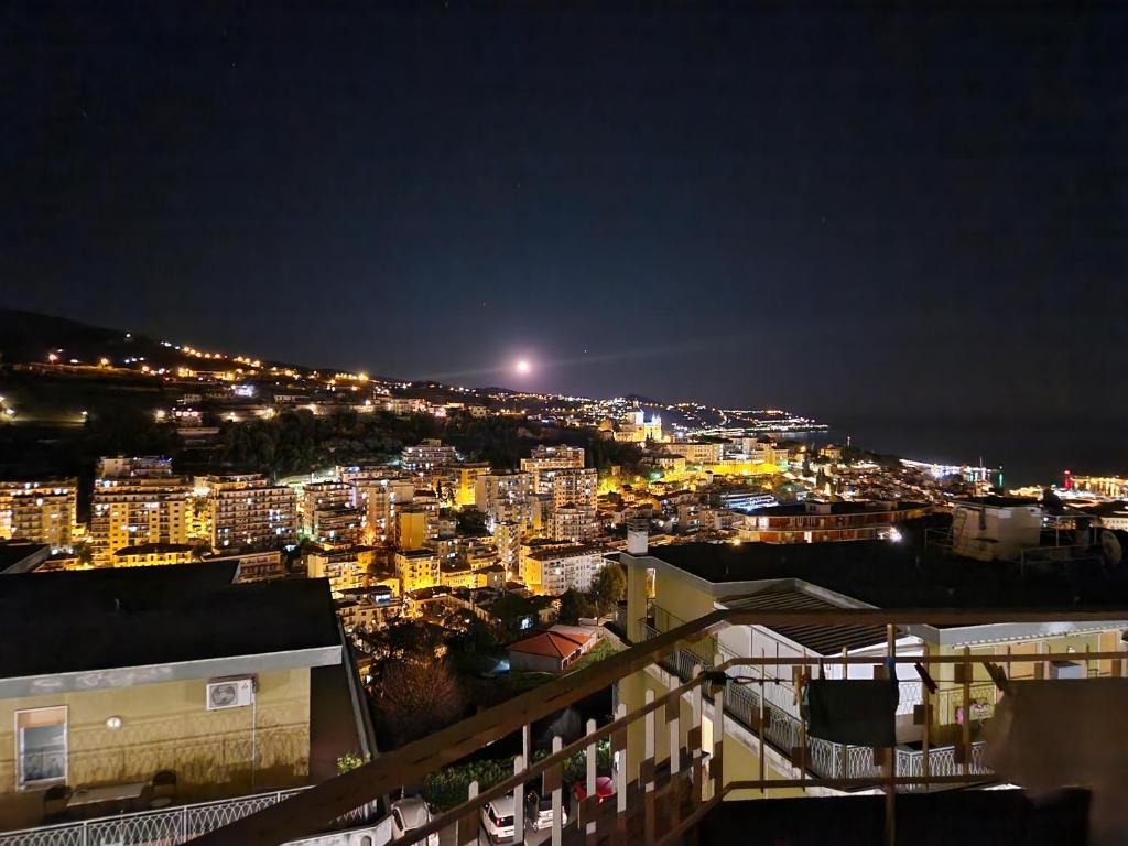 Výhľad na mesto Sanremo alebo výhľad na mesto priamo z penziónu