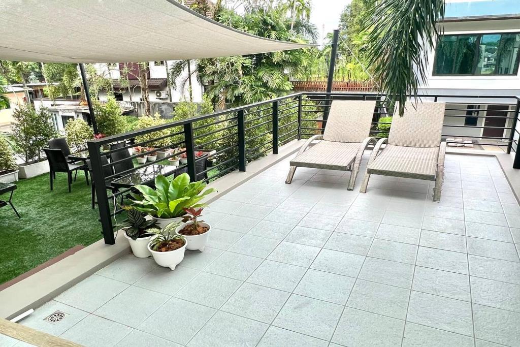 Balkón nebo terasa v ubytování Sivana Place Phuket