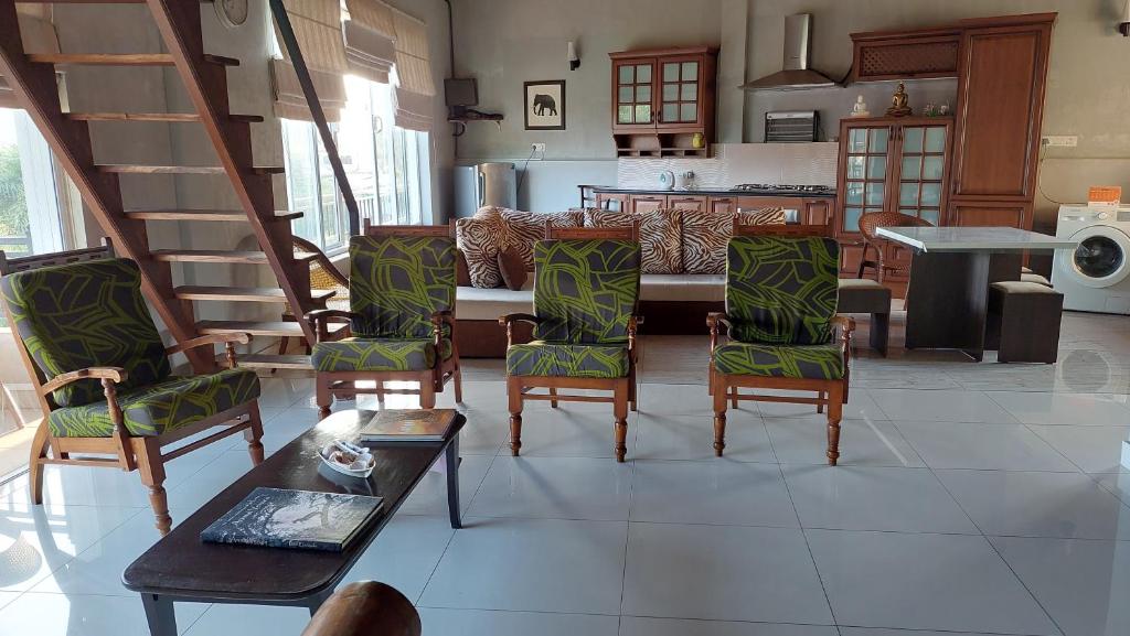 Posezení v ubytování Private Apartment in Nugegoda Colombo 5, close to High-level road