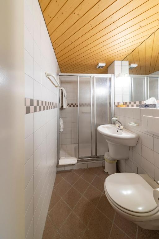 Koupelna v ubytování Hotel und Restaurant Chäseren