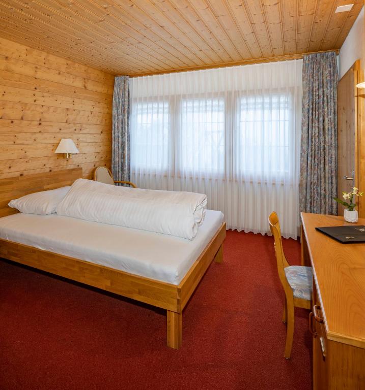 Postel nebo postele na pokoji v ubytování Hotel und Restaurant Chäseren