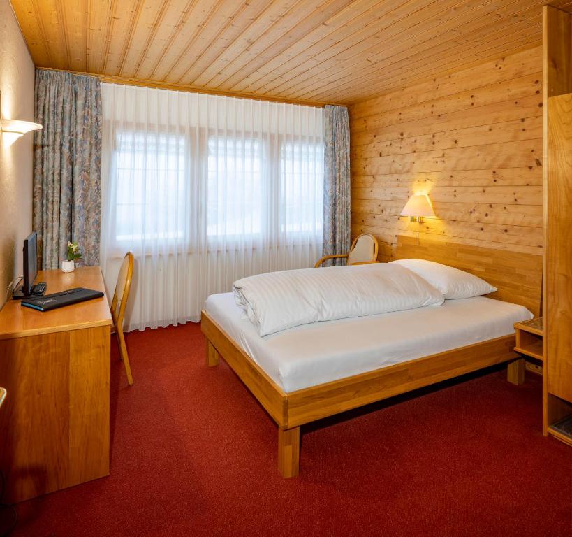 Postel nebo postele na pokoji v ubytování Hotel und Restaurant Chäseren