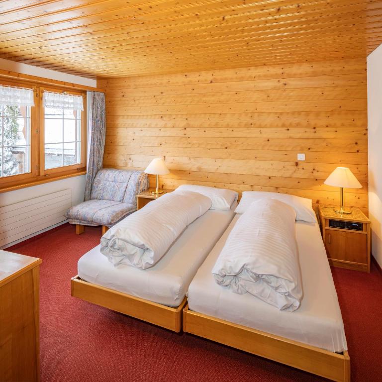 Postel nebo postele na pokoji v ubytování Hotel und Restaurant Chäseren