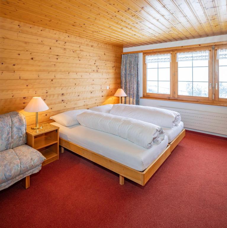 Postel nebo postele na pokoji v ubytování Hotel und Restaurant Chäseren