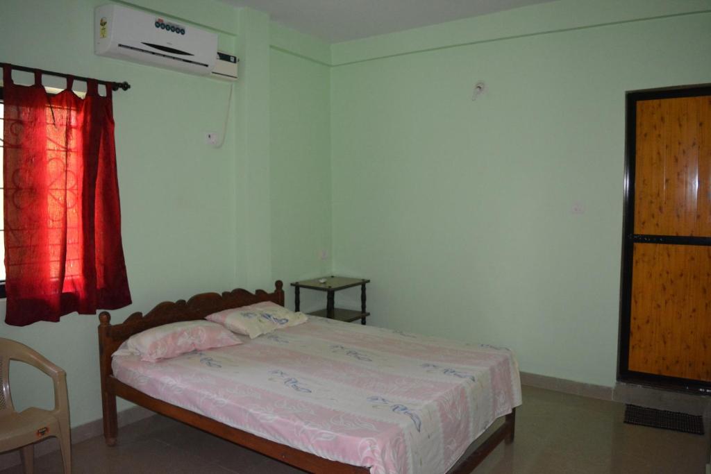 Postel nebo postele na pokoji v ubytování Vailankanni Guesthouse