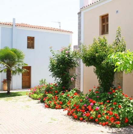 Mouria Pension Rooms & Studios - 11