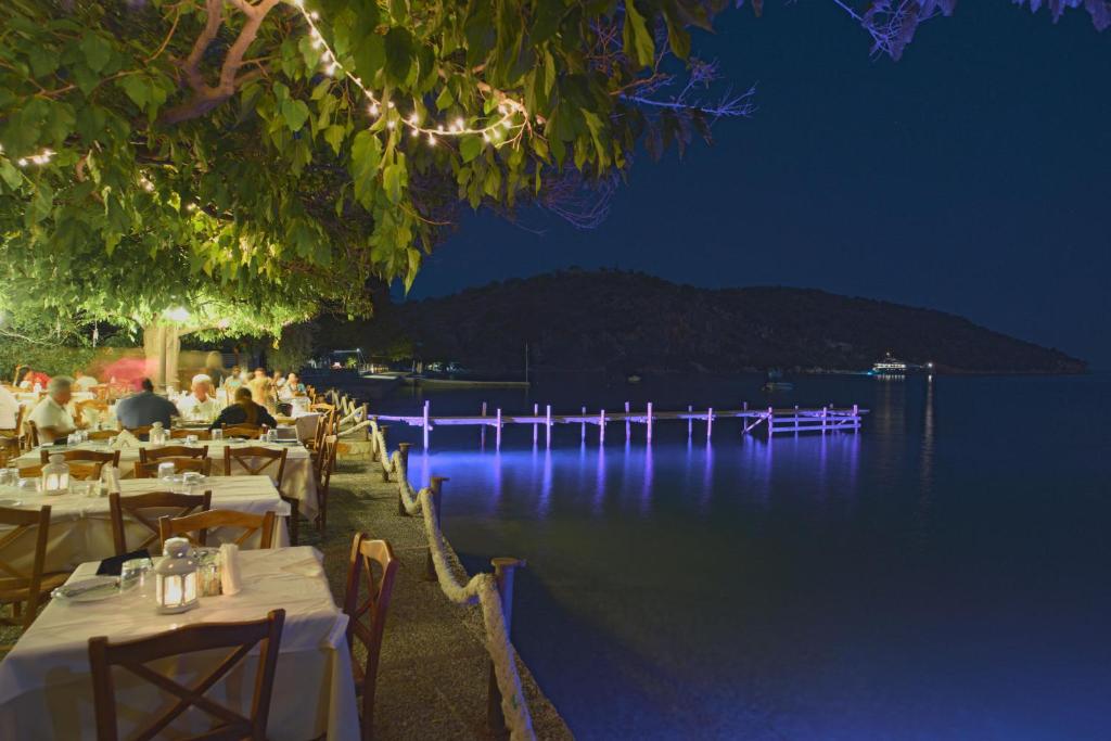 Mouria Pension Rooms & Studios - 12