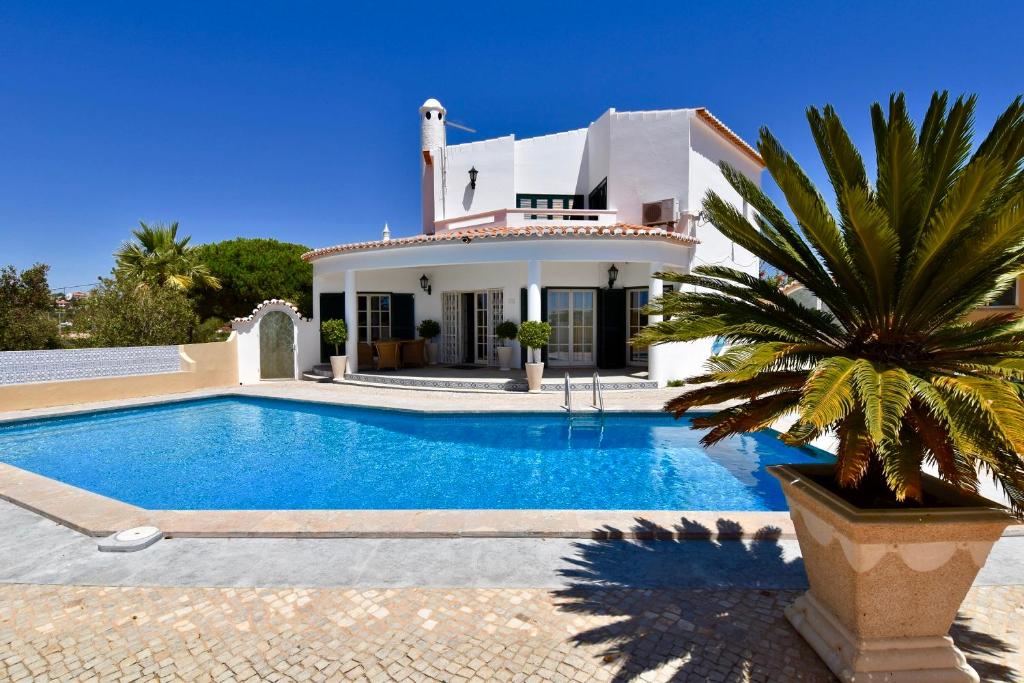 Villa Casa Tulipa Sleeps 4 with Pool Garden & A c