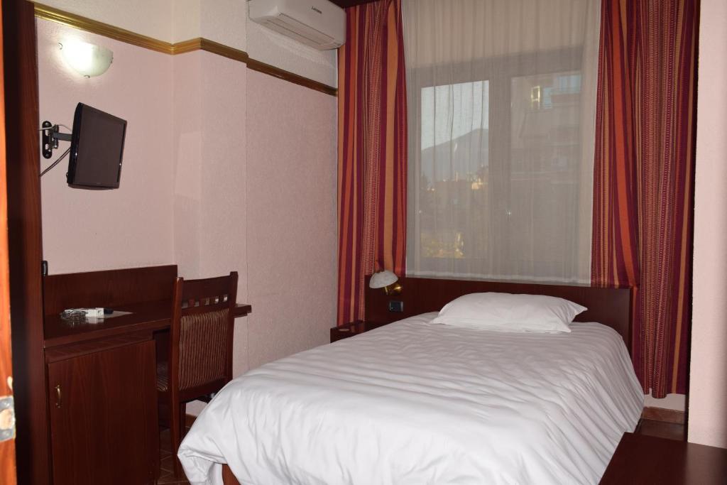 Postel nebo postele na pokoji v ubytování Hotel Elysee