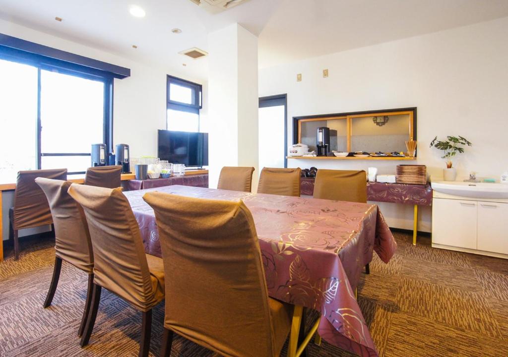 TV a/nebo společenská místnost v ubytování HOTEL LiVEMAX BUDGET Gunma Numata