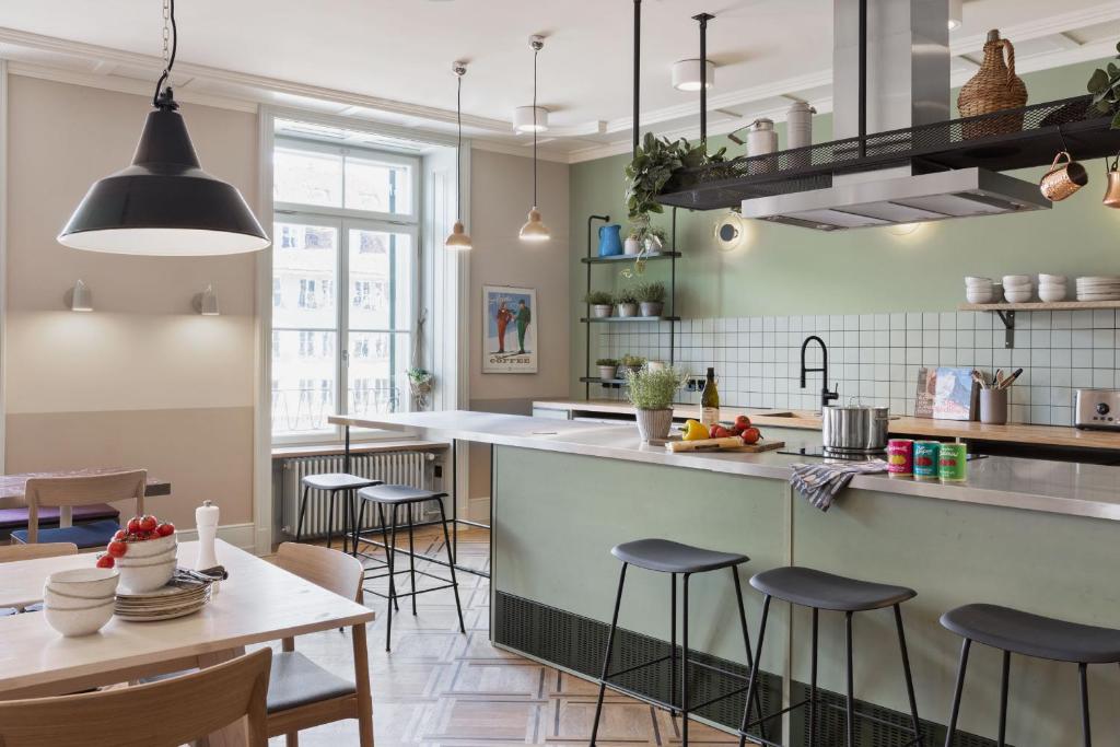 Cucina o angolo cottura di Stay KooooK Bern City - Online Check In