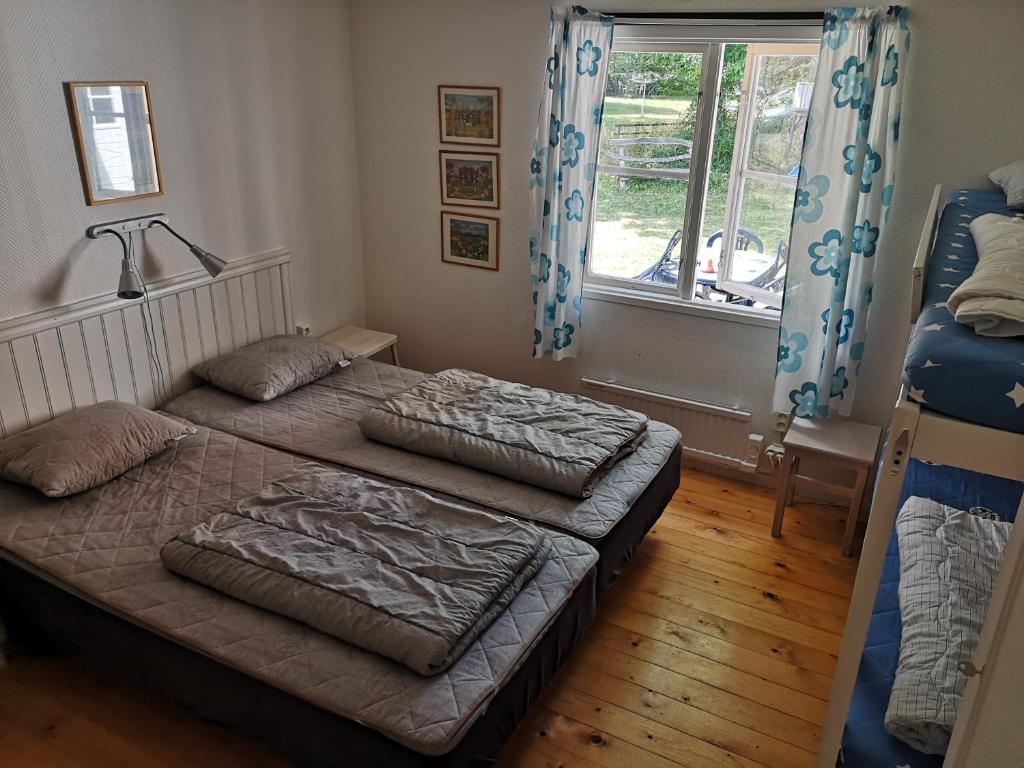 Postel nebo postele na pokoji v ubytování STF Hagaby/Lantgården Hostel