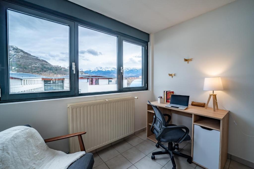 Standing Europole, garage privé, calme, netflix - Apartment With Balcony