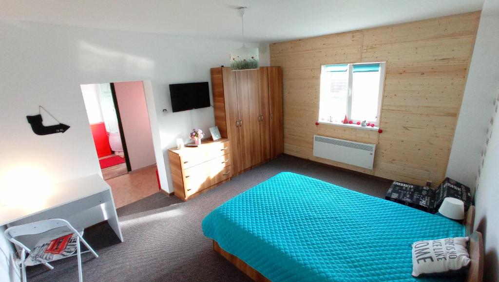 سرير أو أسرّة في غرفة في Cosy Apart Satu Mare