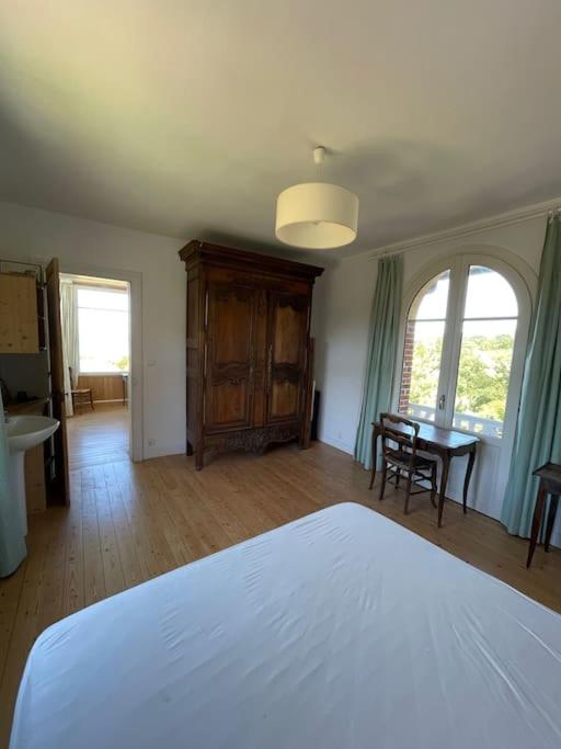 Posteľ alebo postele v izbe v ubytovaní Le colombier, villa vue mer accès plage 300M