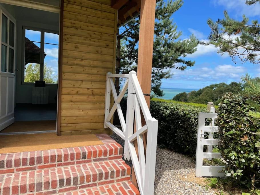 Vonkajšia záhrada v ubytovaní Le colombier, villa vue mer accès plage 300M