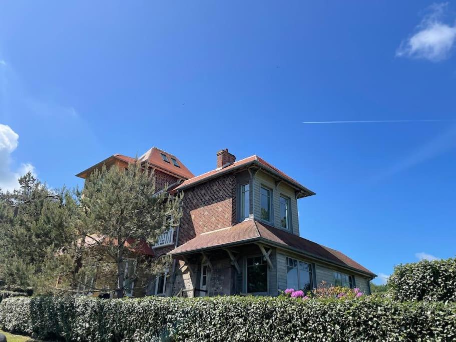 Budova, v ktorej sa vila nachádza
