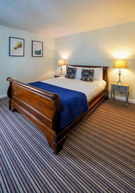 White Lion Hotel - 