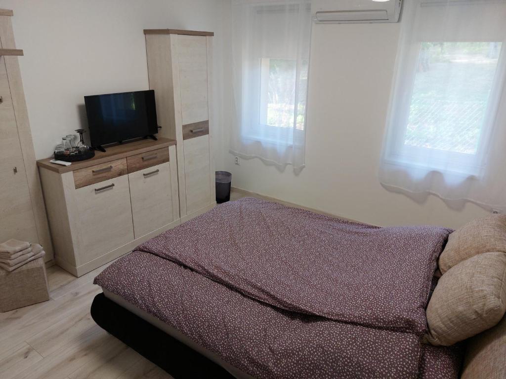 Posteľ alebo postele v izbe v ubytovaní Szépasszonyvölgy Apartman