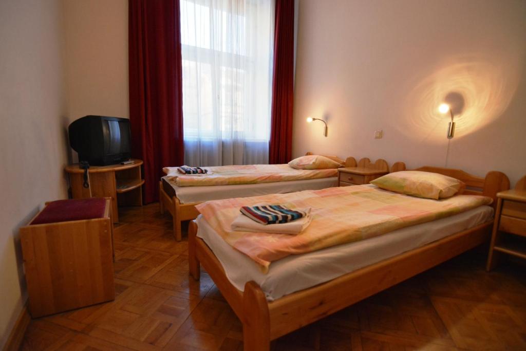 TV a/nebo společenská místnost v ubytování Hotel Multilux with Self Check-in