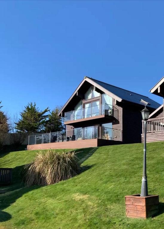 Trevone House with Hot Tub on Retallack Resort, Padstow (updated prices