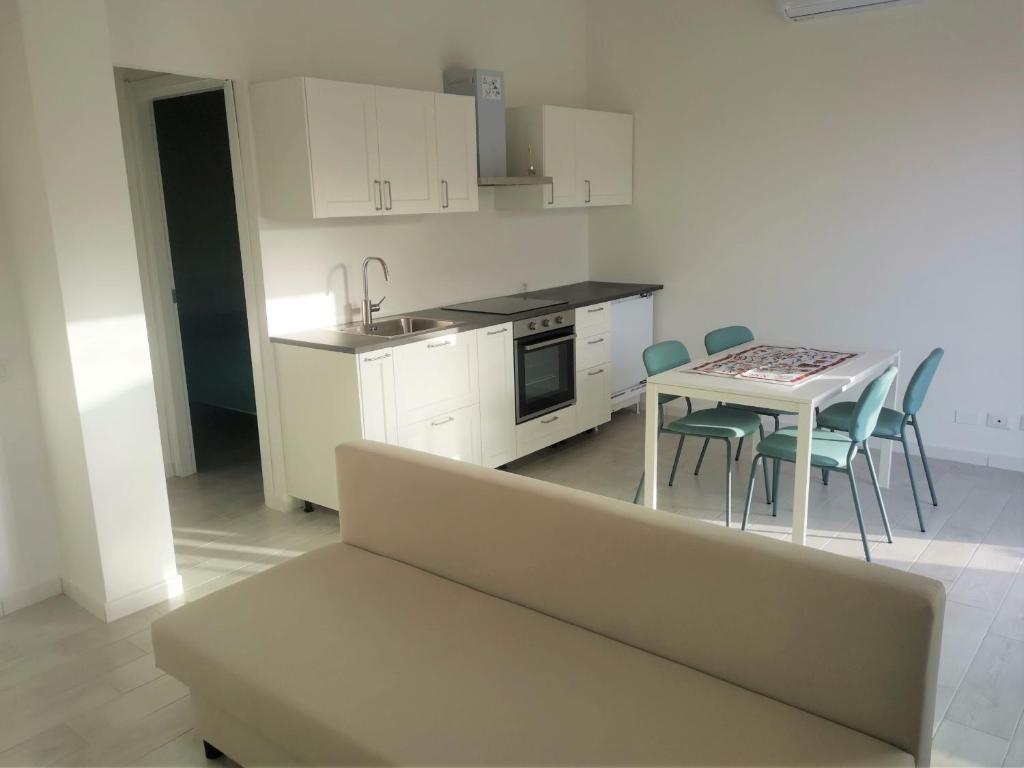 A kitchen or kitchenette at Affittimoderni Castelsardo La Gemma