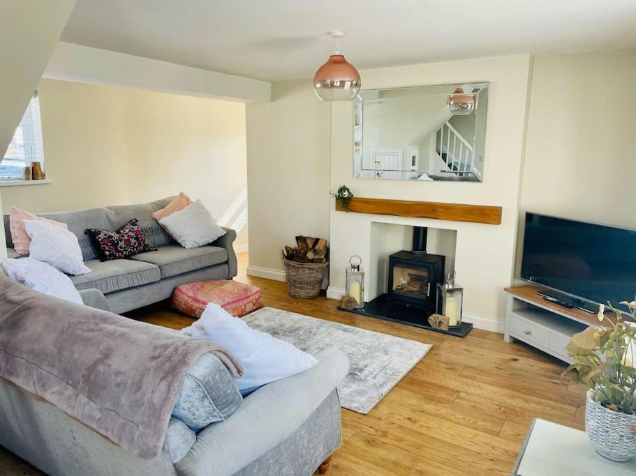 Entire 2 bed cottage - Llangwm - Housity