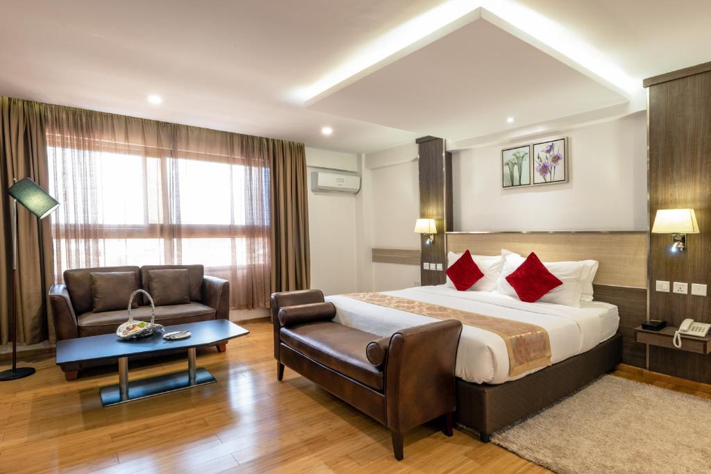 Postel nebo postele na pokoji v ubytování The Ole-Ken Hotel