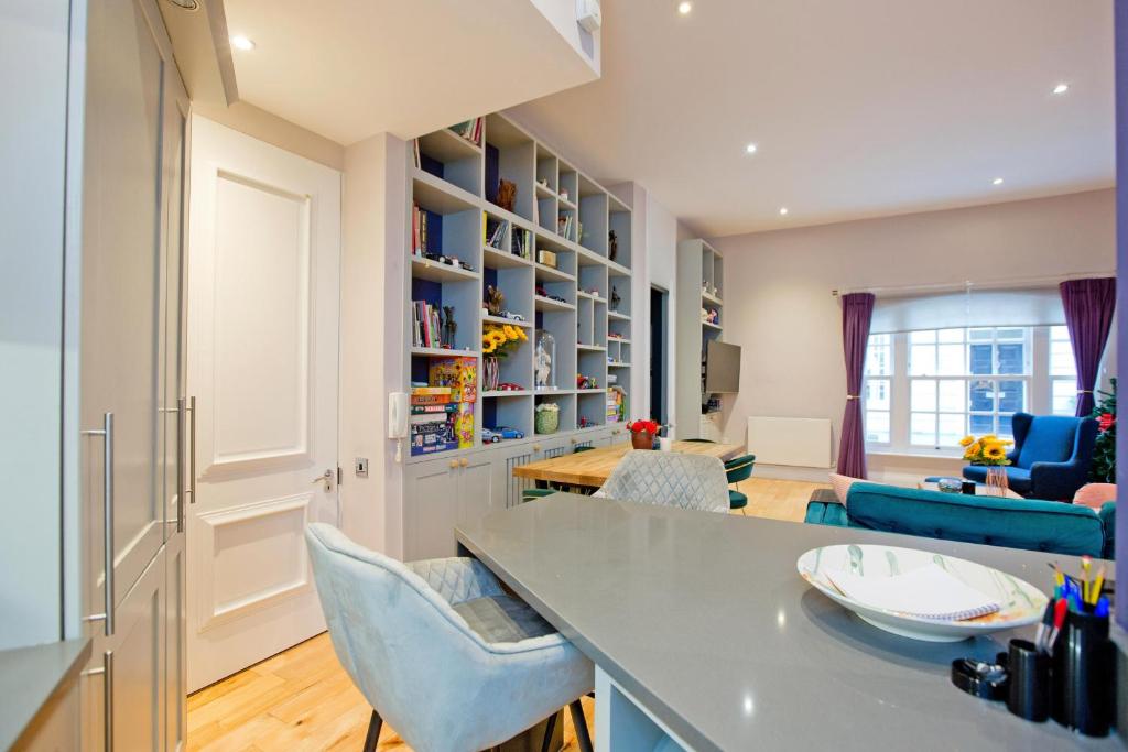 Fotografie z fotogalerie ubytování 3 Bedroom Modern Mews House v Londýně