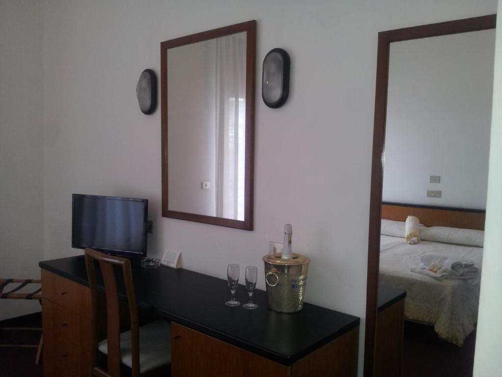 TV a/nebo společenská místnost v ubytování Hotel Montecarlo