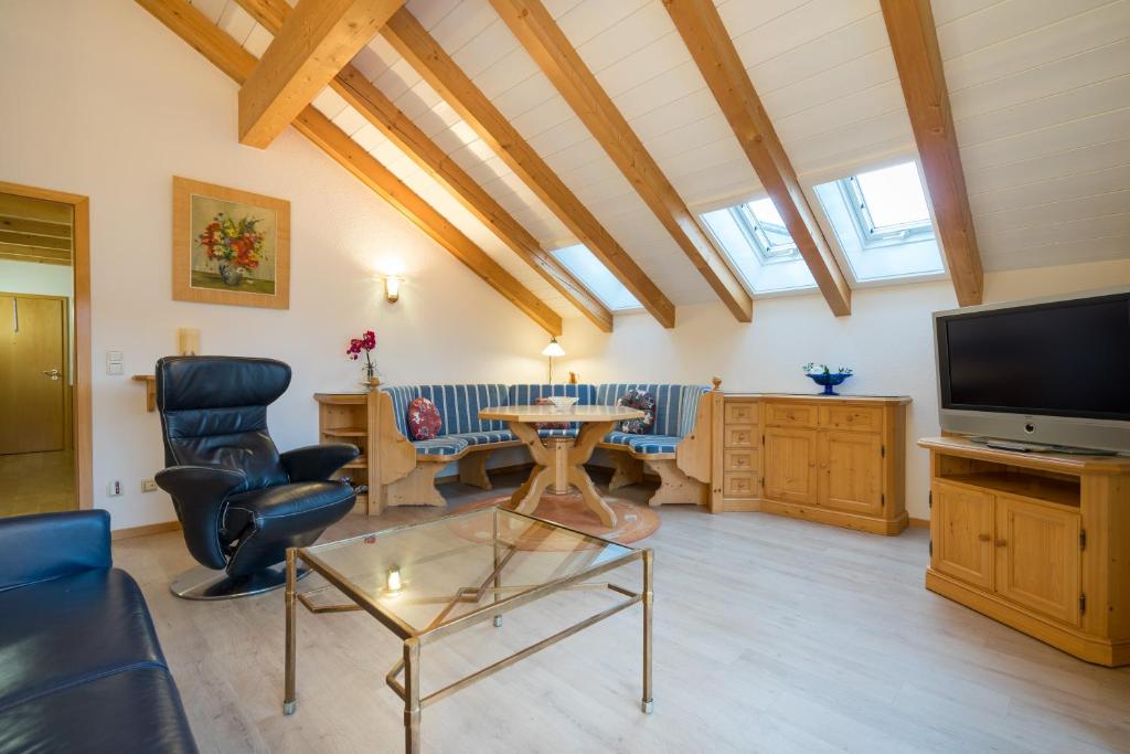 a living room with a table and a tv at Ferienwohnung G. Füglein in Oberstdorf