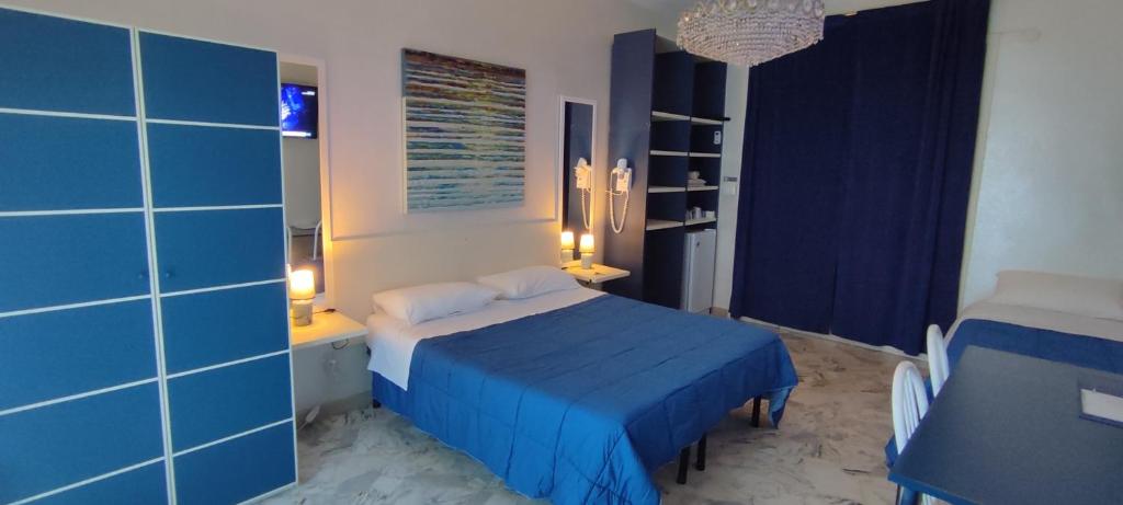 A bed or beds in a room at GIAMBATTISTA HOUSE BARI