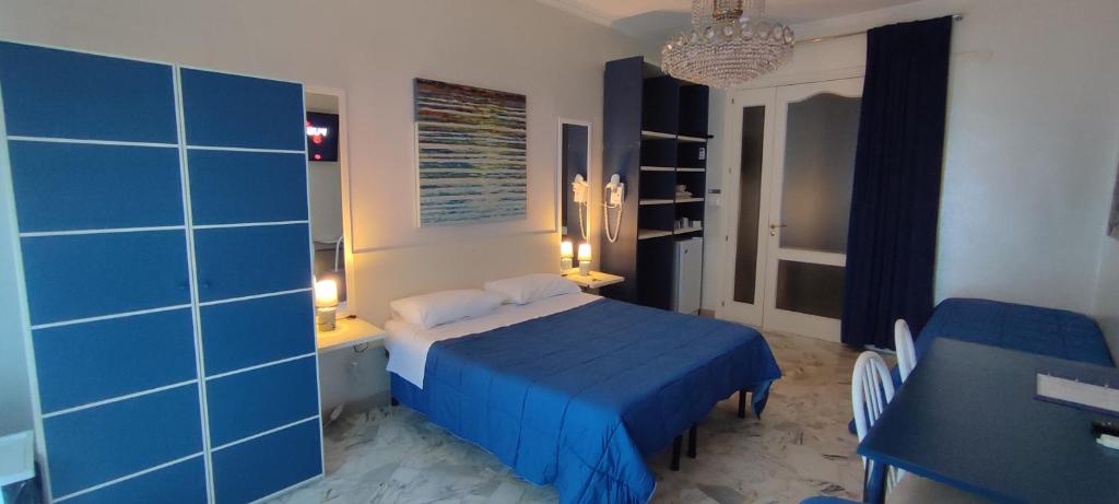 A bed or beds in a room at GIAMBATTISTA HOUSE BARI