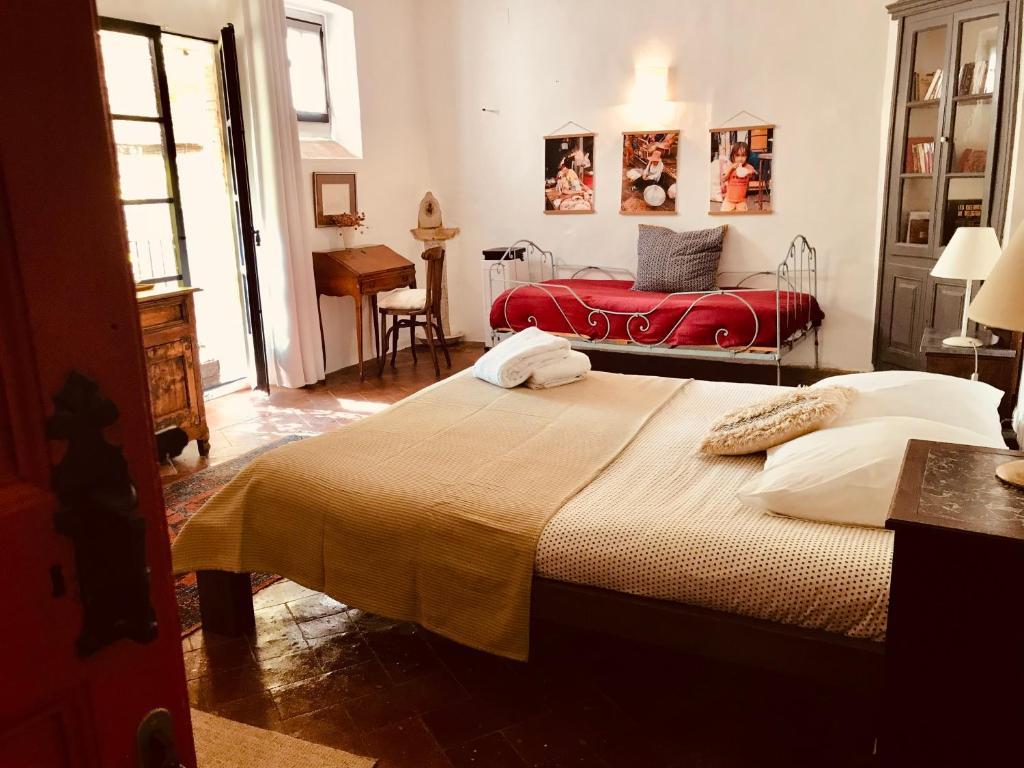 Casa Migdia - Large Double Room