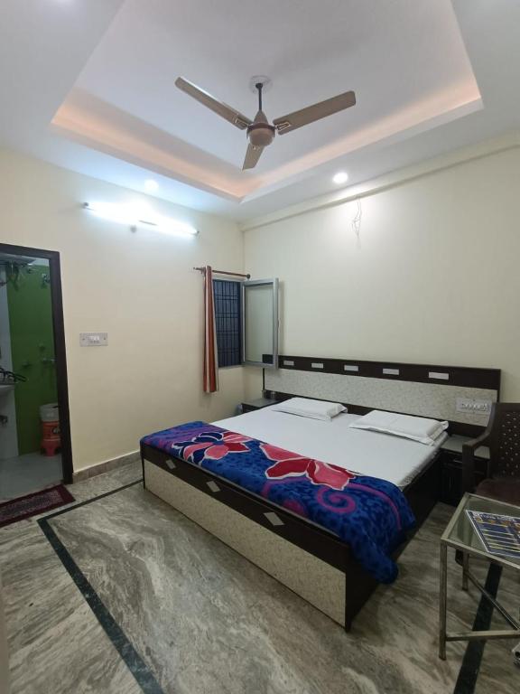 Bright room with double bed at Hotel Orange Classic