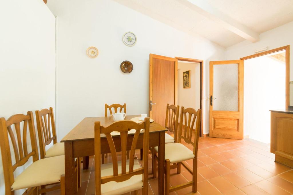 A seating area at Can Moranta - Verd