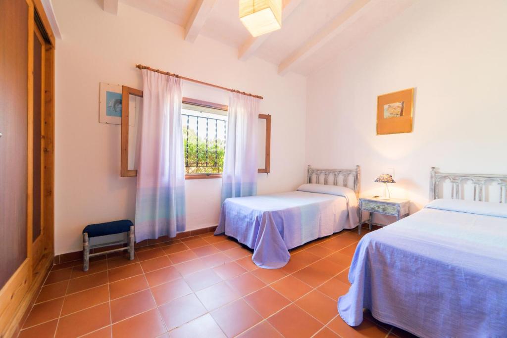 A bed or beds in a room at Can Moranta - Verd