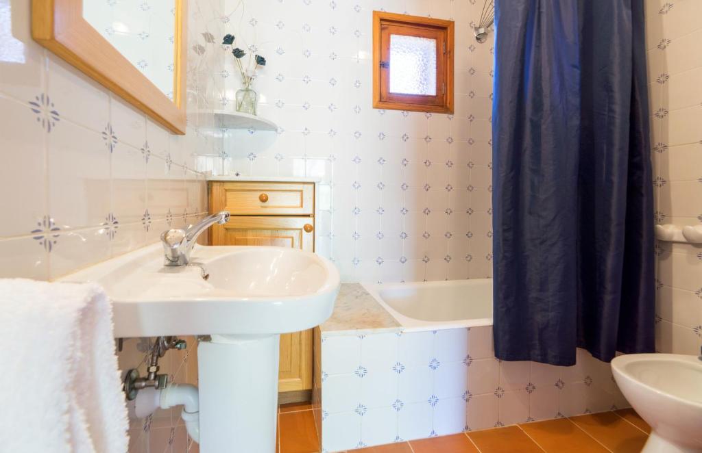 A bathroom at Can Moranta - Verd