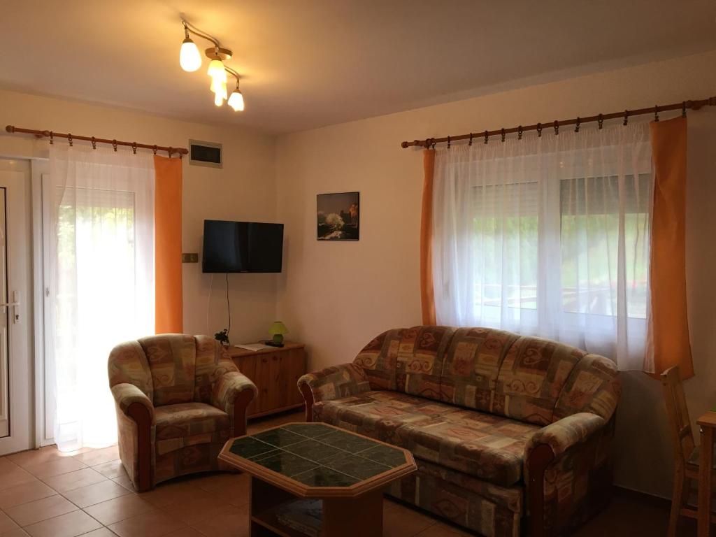 TV a/nebo společenská místnost v ubytování Central Apartments