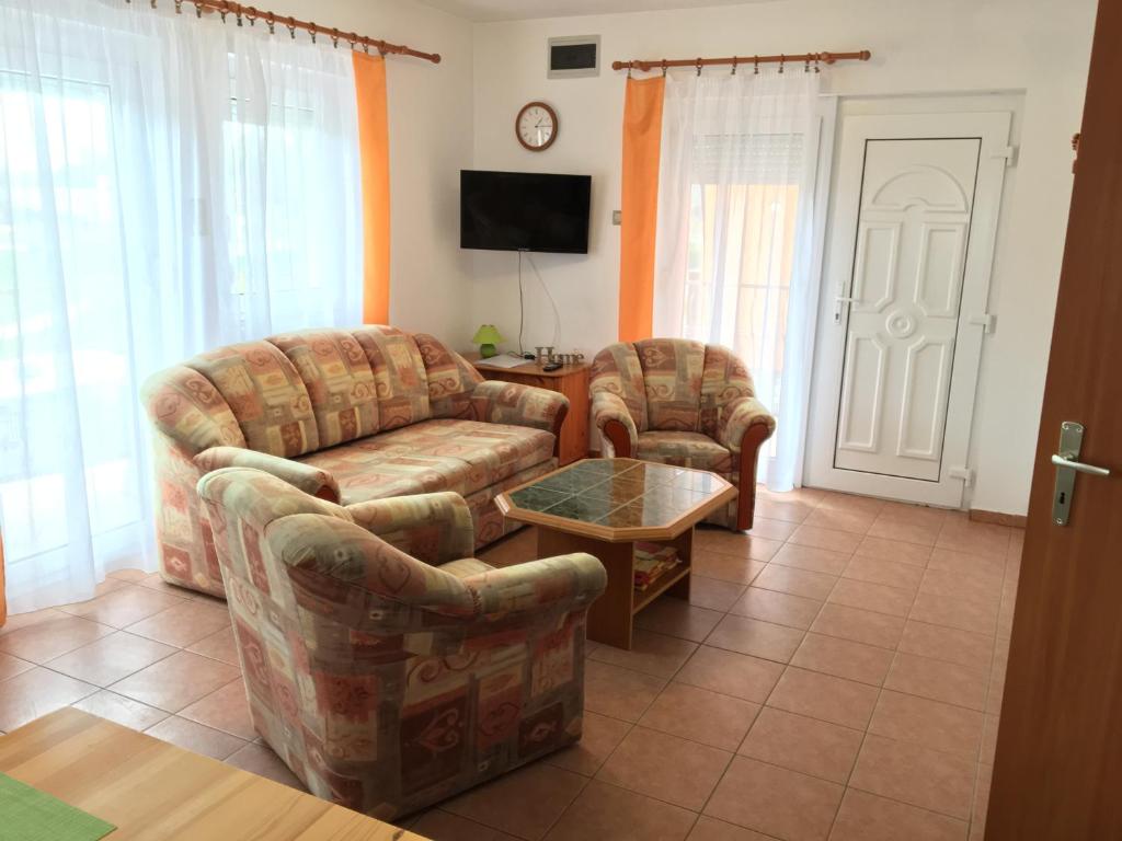 TV a/nebo společenská místnost v ubytování Central Apartments