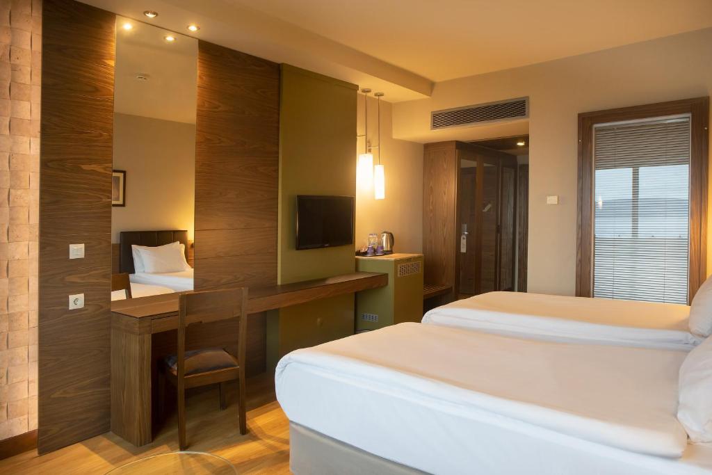 Postel nebo postele na pokoji v ubytování Kolin Hotel Spa & Convention Center