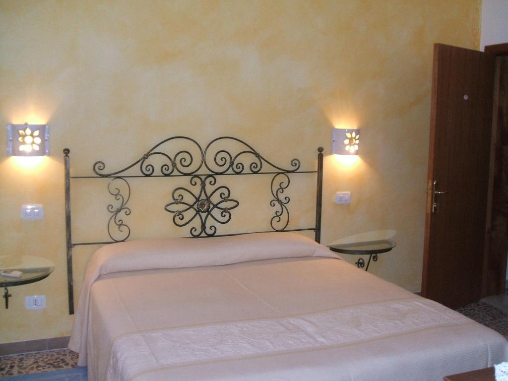 Posteľ alebo postele v izbe v ubytovaní Su Ghindalu Guesthouse