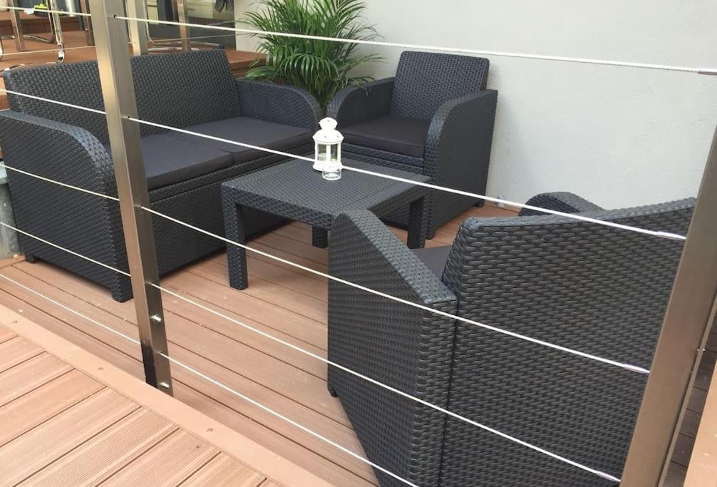 NEW Apartment - 10 min DOWNTOWN - 10