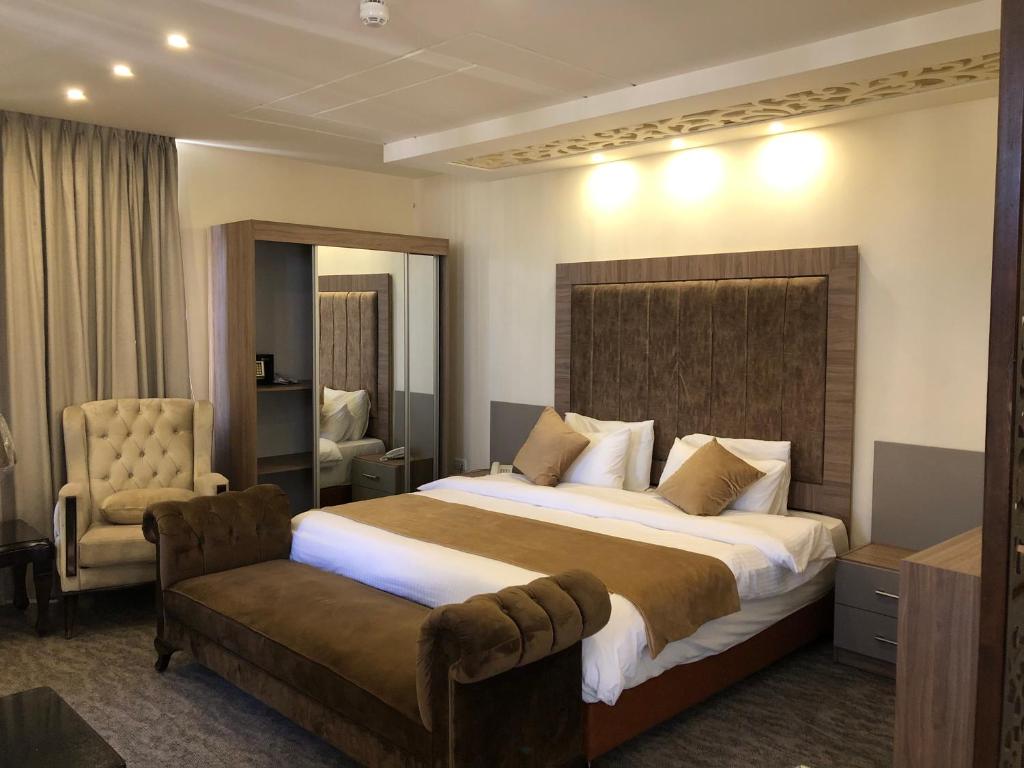 AlQimah Hotel Apartments - Deluxe King Suite