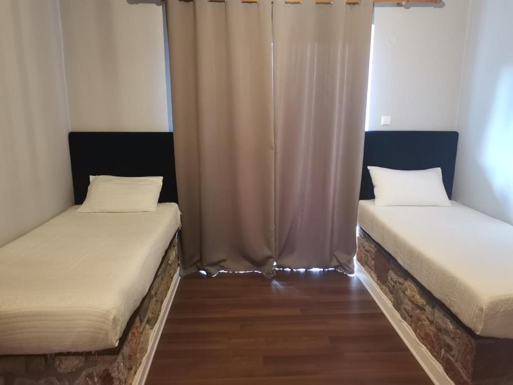 Postel nebo postele na pokoji v ubytování Ataviros Hotel
