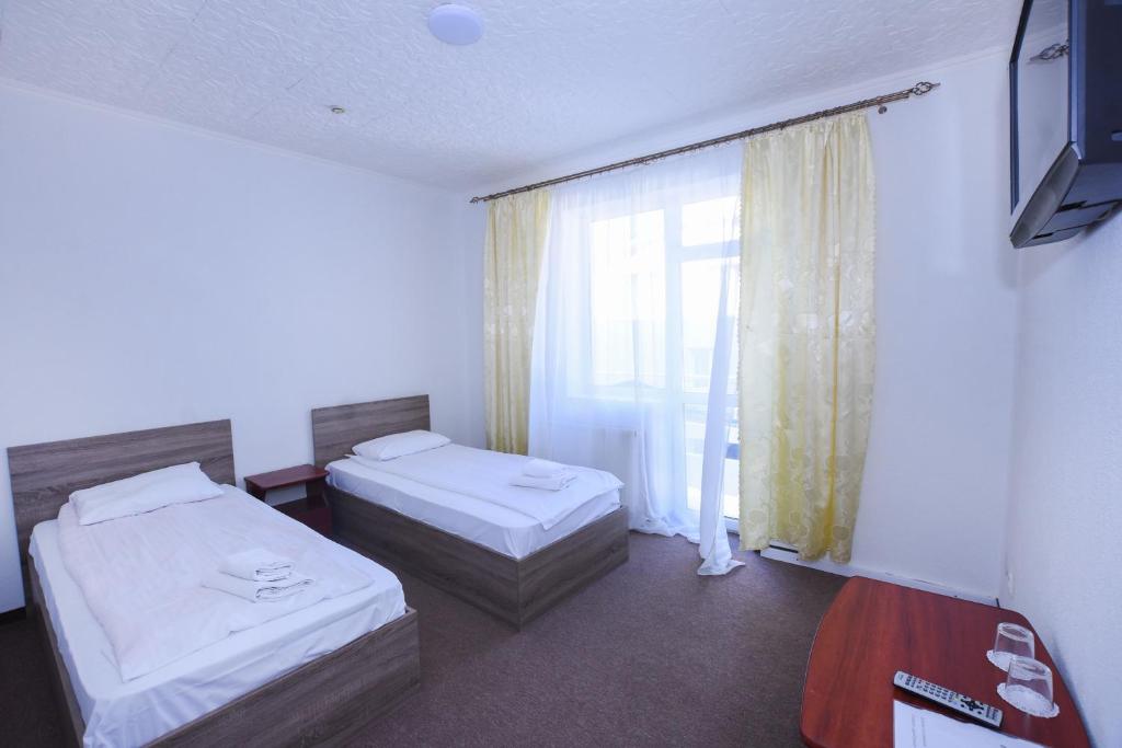 Postel nebo postele na pokoji v ubytování Hotel Continent