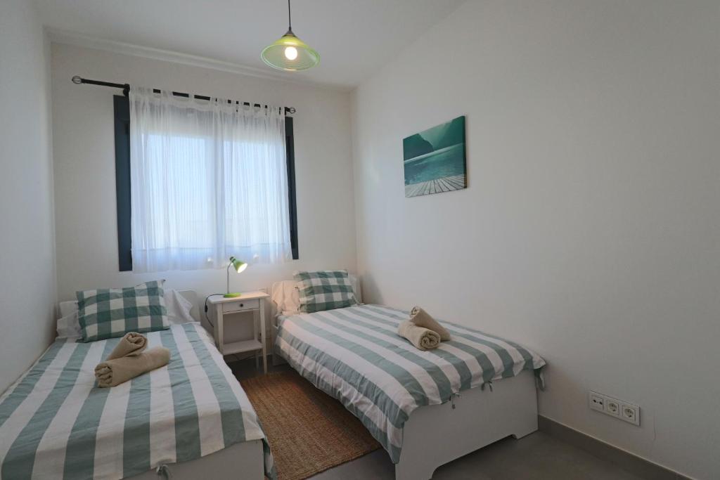 Łóżko lub łóżka w pokoju w obiekcie Enjoy La Reserva El Rompido